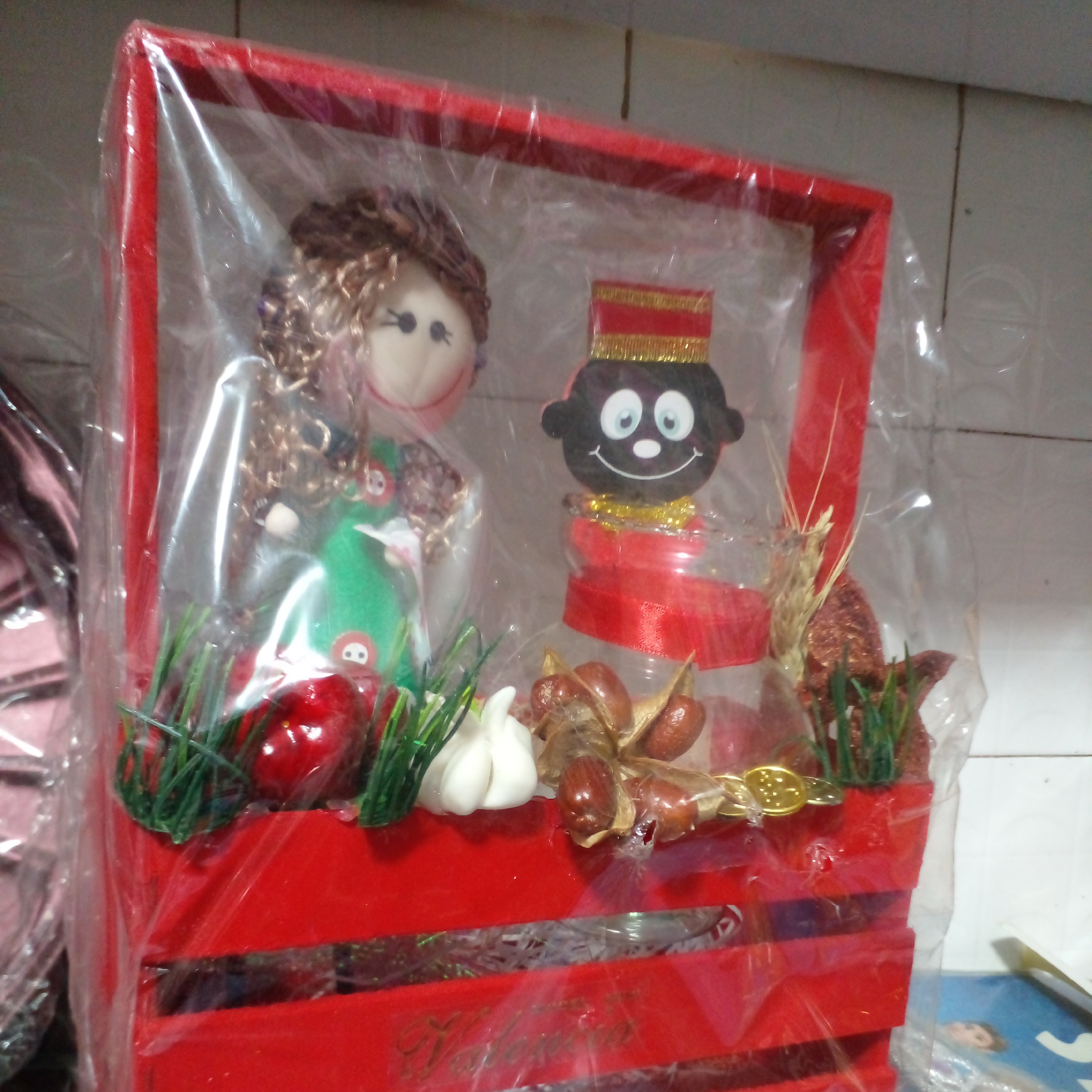 هفت سین  زیبا برای چهارشنبه سوری عروس دارای تنگ ماهی با هفت سین  ابعاد تقریبا 25در30