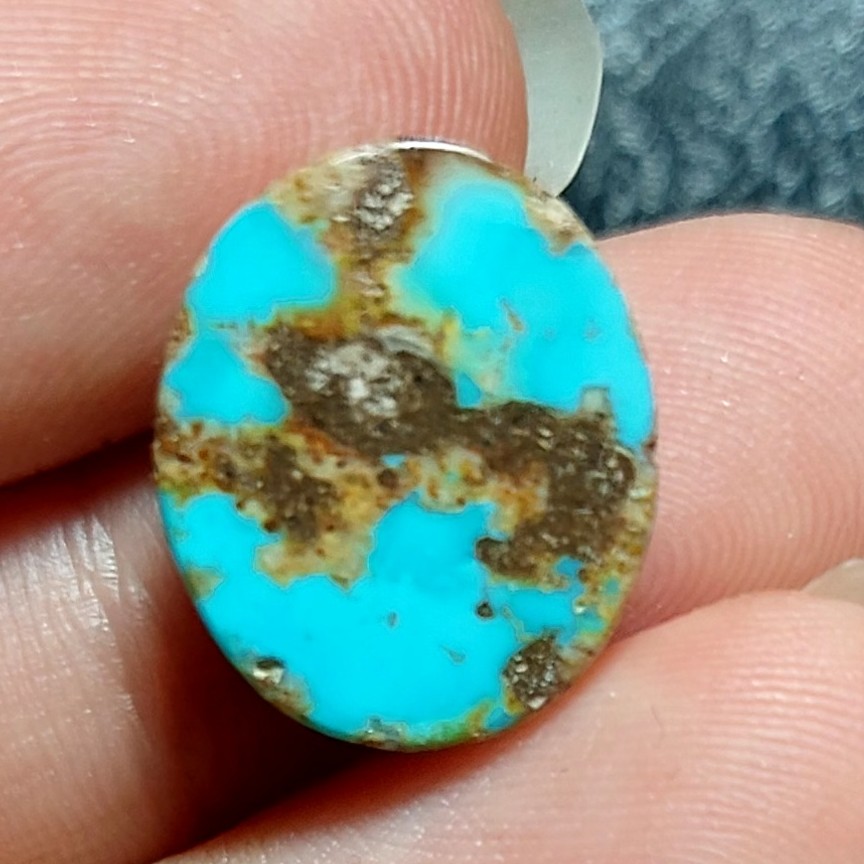 نگین فیروزه اصل نیشابور  با تراش بیضی شکل کد M78