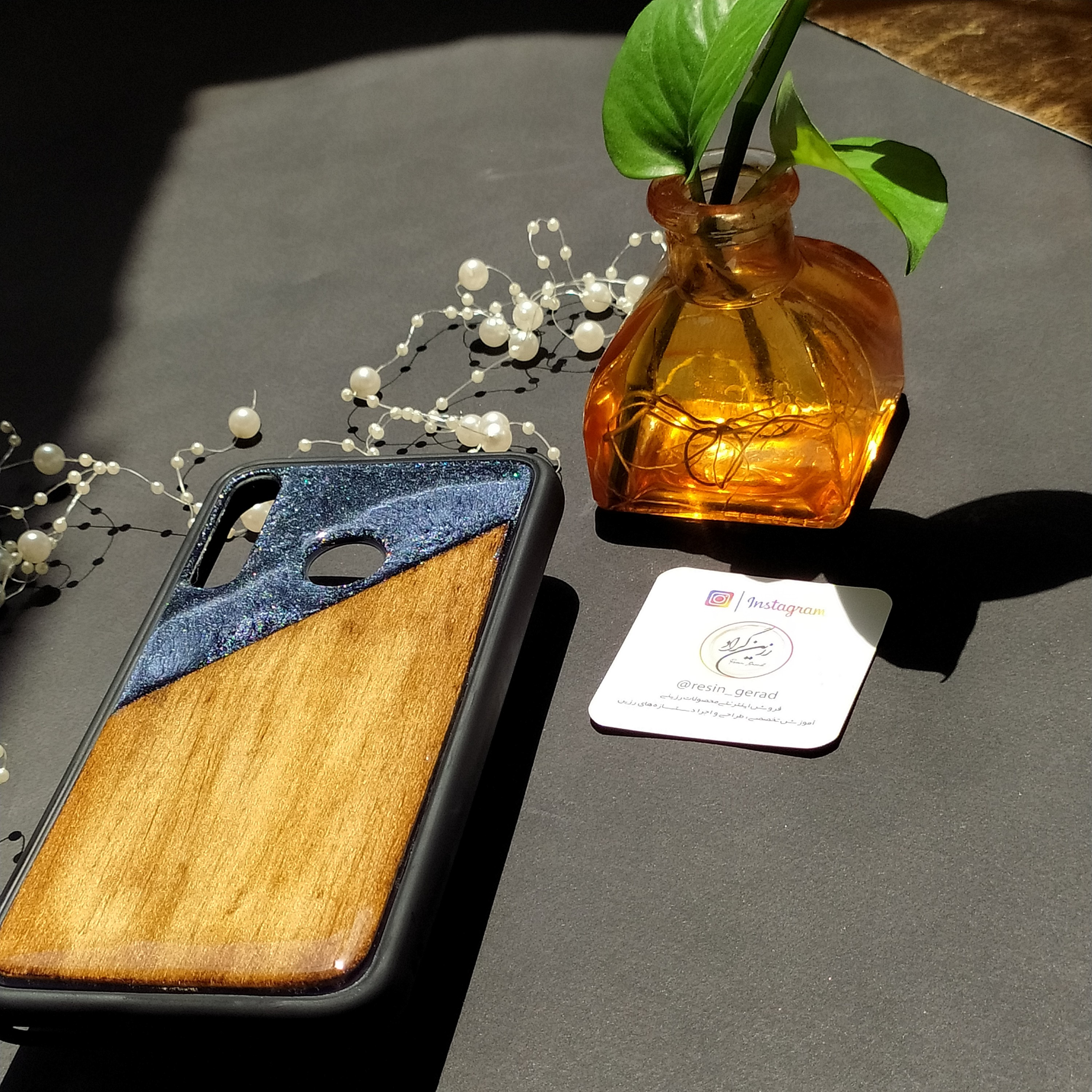 گارد سیلیکونی  کار شده با رزین و چوب منحصر به فرد قابل سفارش برای انواع گوشیها (پس کرایه)