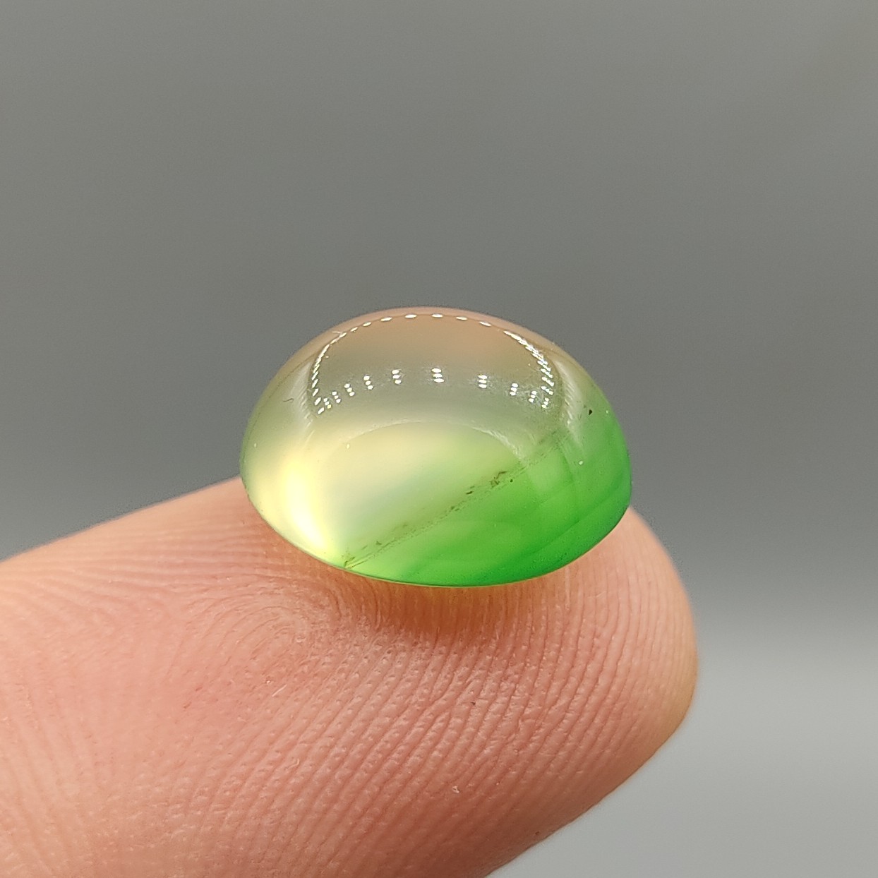 عقیق سبز معدنی آبدار و طول دار اصل 