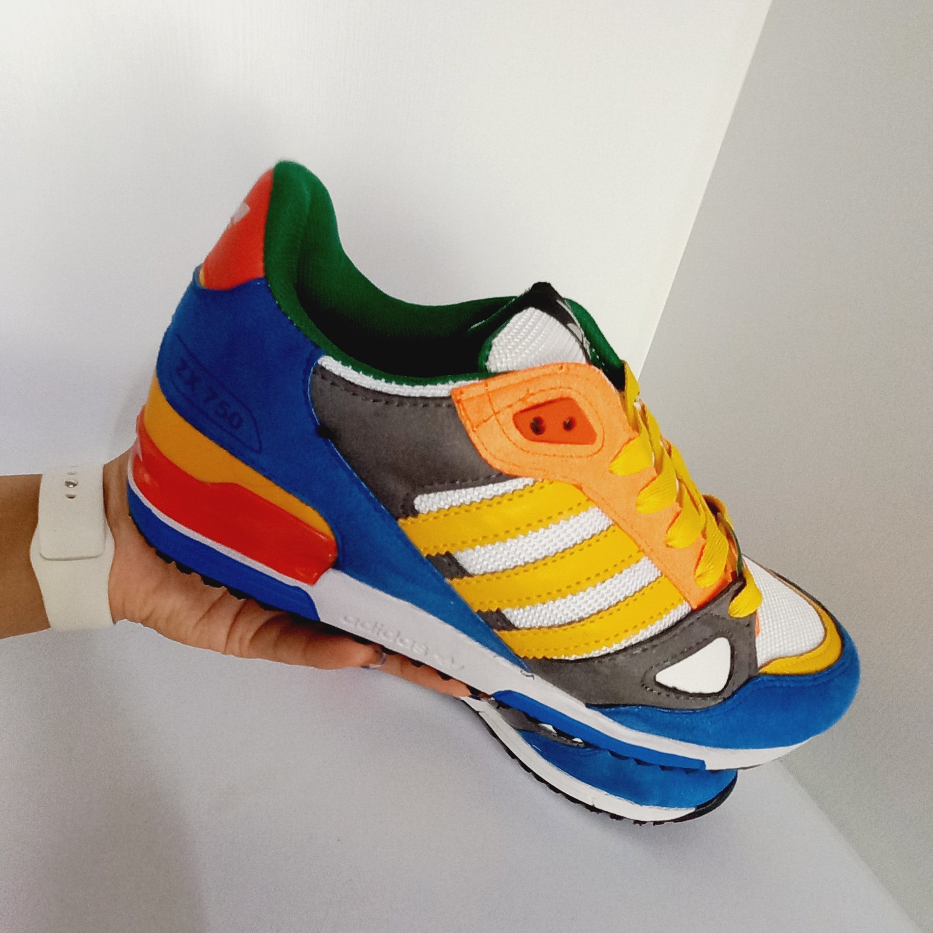 کتانی عمده مردانه مدل zx750 هفت رنگ استر سبز ، سری ده جفتی از سایز 40 الی 44