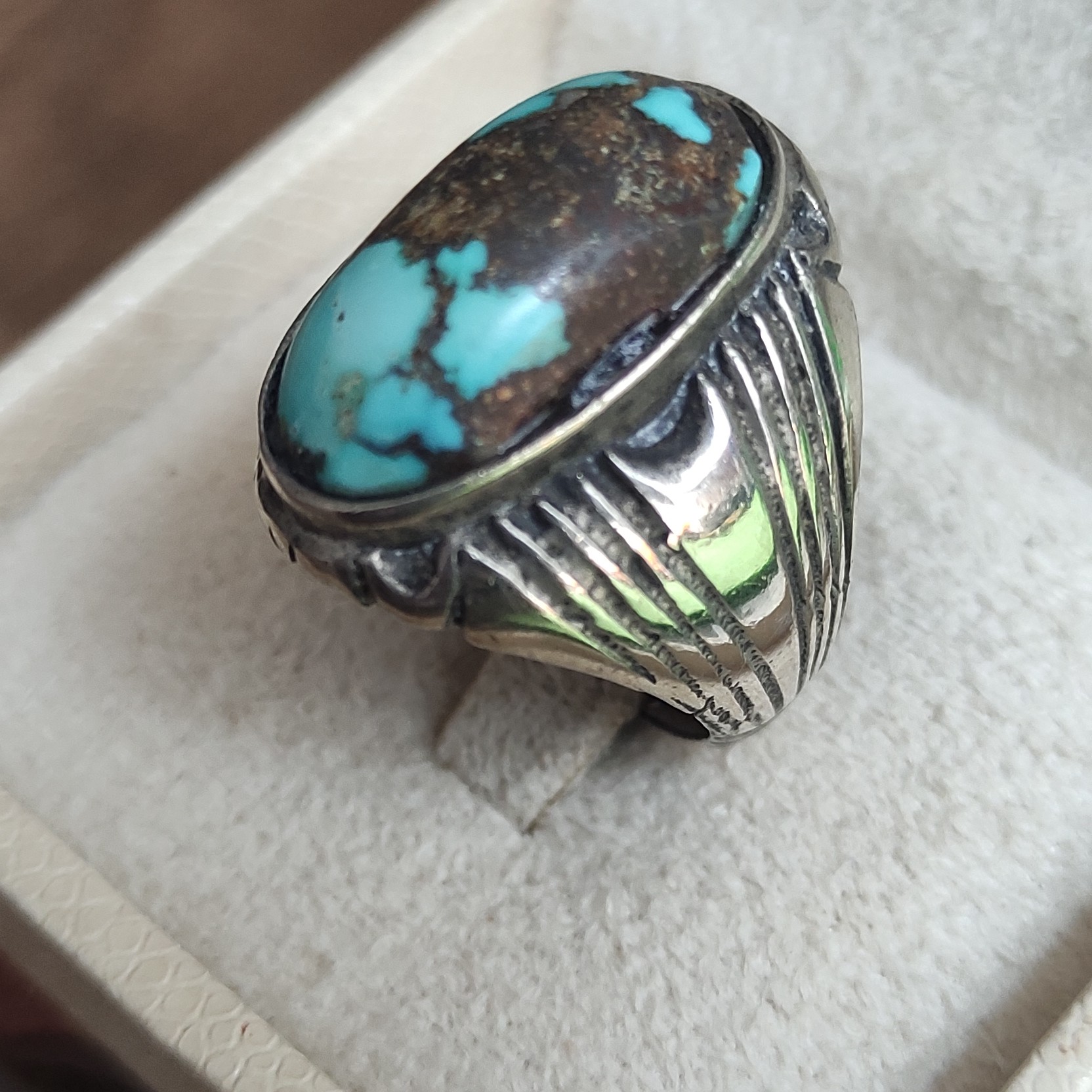 انگشتر نقره مردانه با نگین فیروزه نیشابوری اصیل طرح رکاب جدید و جوان پسند