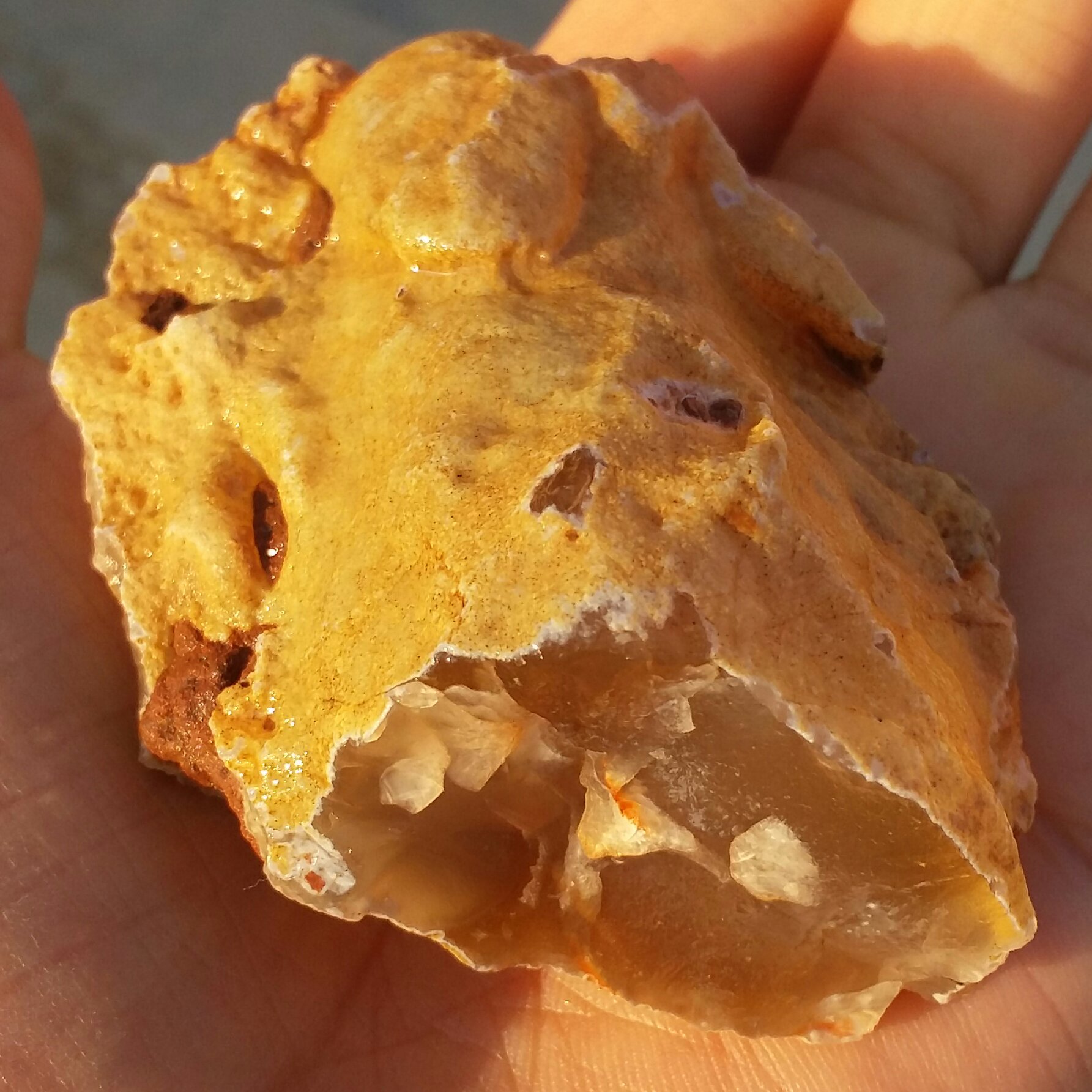 سنگ راف عقیق عسلی محشر شاهکار خلقت دیدنی کاملا طبیعی خارق العاده با قابلیت ساخت چند نگین
کد 7822