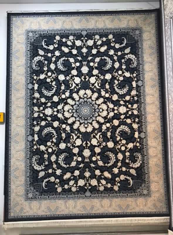 فرش 700 شانه 12 متری نقشه گلوریا سورمه ای تراکم 2250 کاشان