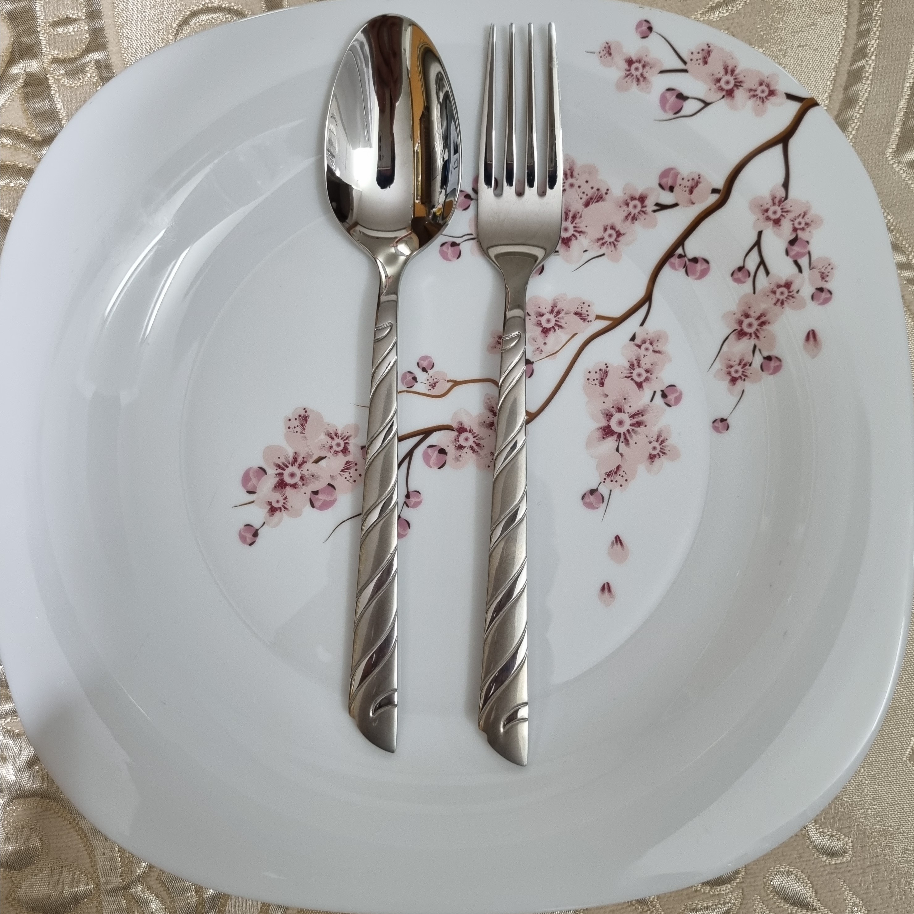 سرویس قاشق چنگال  یونیک 144 پارچه استیل نگیر (4میل)ضخیم   