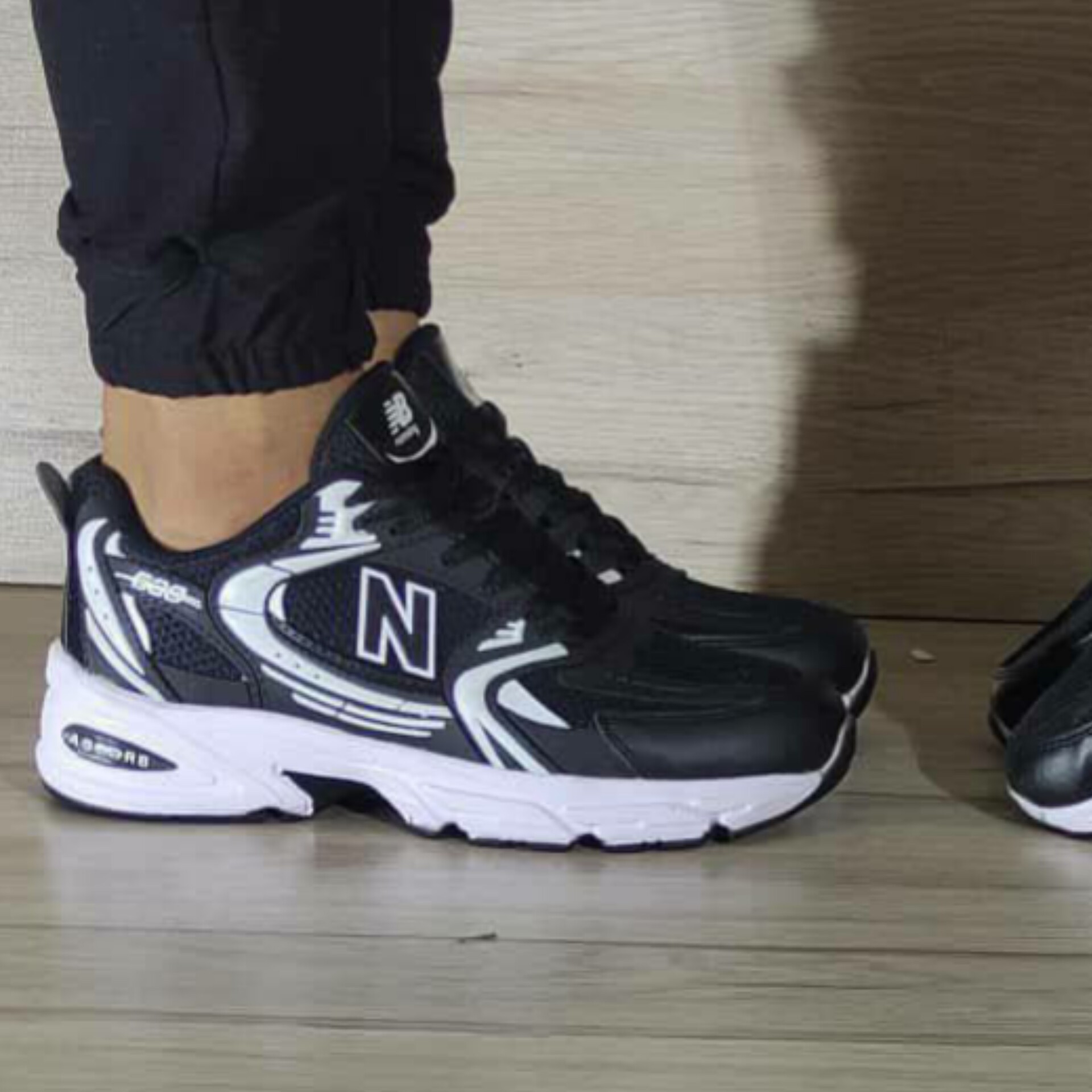 کتونی مردانه مشکی کتونی نیوبالانس پاشنه 4 سانت زیره پیو سایزبندی 41 تا 44 (قبل از سفارش از غرفه دار موجودی گرفته شود )