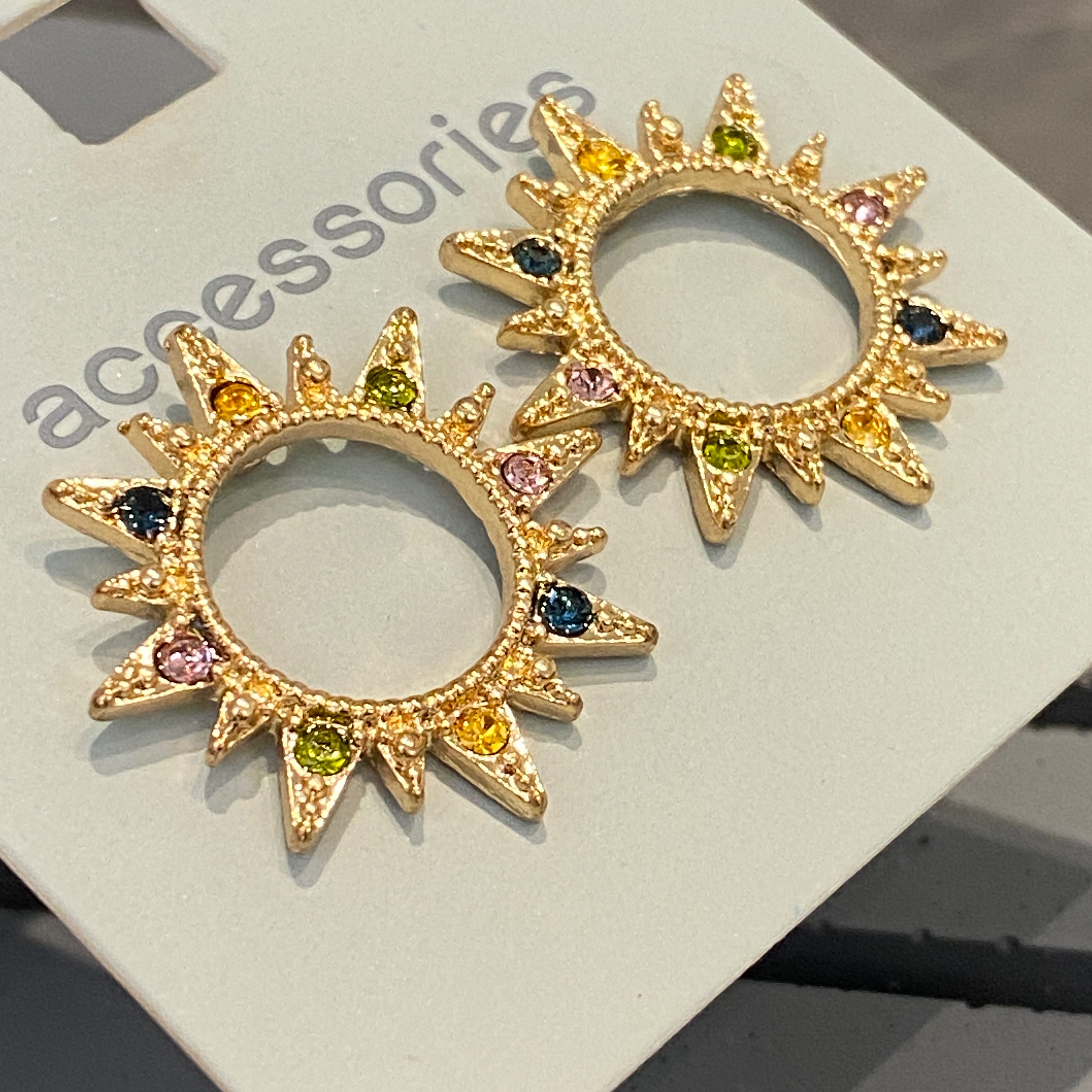 گوشواره میخی دخترانه مولتی کالر طرح خورشید اکسسوری و زیورآلات مناسب کادوتولد