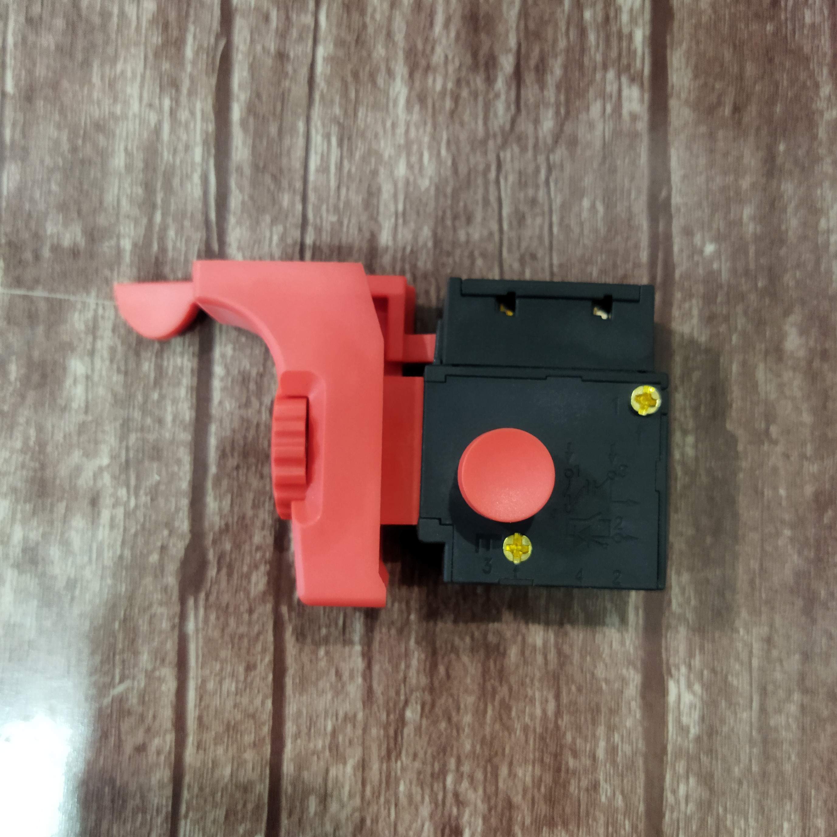 کلید دریل 2211 رونیکس رنگ مشکی قرمز  وزن 35 گرم طول 8 سانتی متر