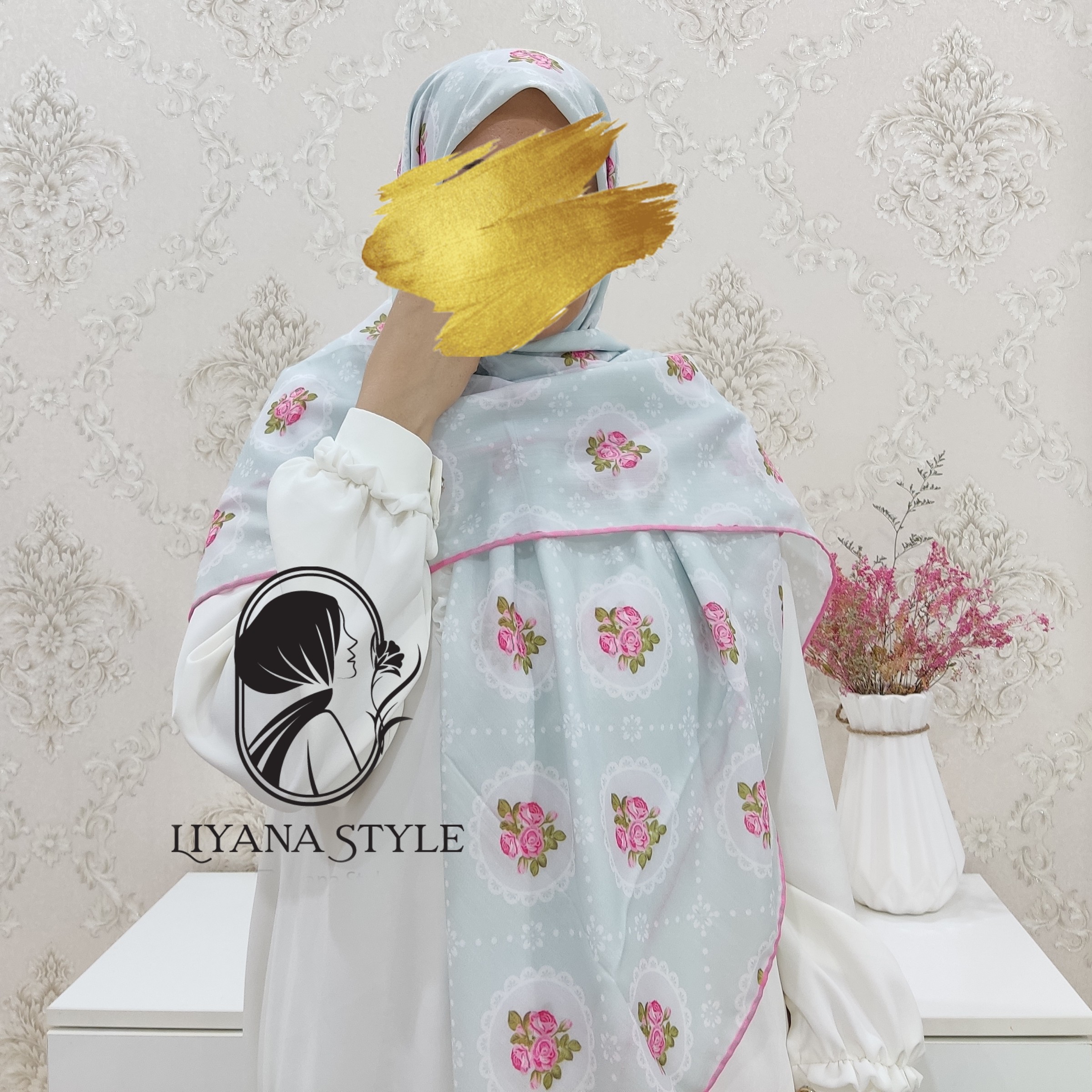 روسری نخی طرحدار رنگ زمینه آبی آسمانی