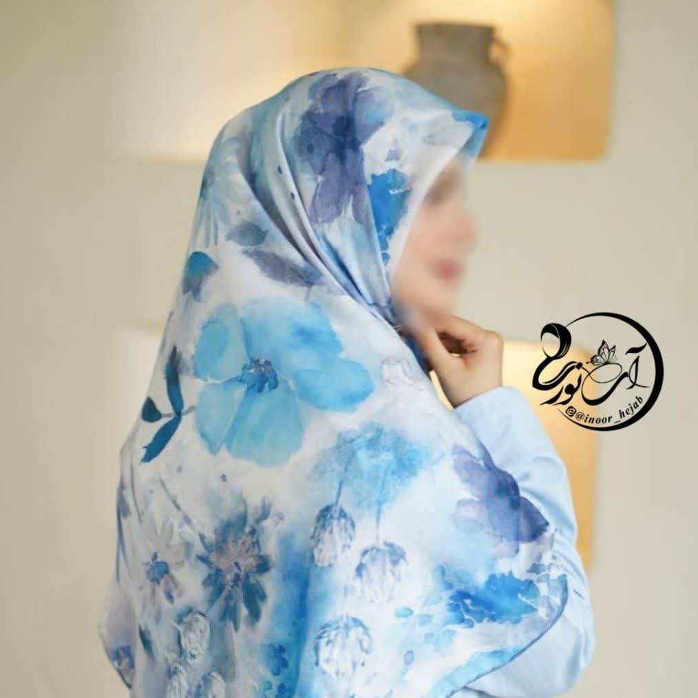 روسری کرپ نخ طرح سفید و آبی