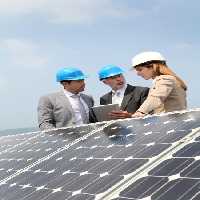 خرید و دانلود عکس مهندسان انرژی خورشیدی مناسب برای پروژه‌های سبز | پیک فاکس | Pic Fox
