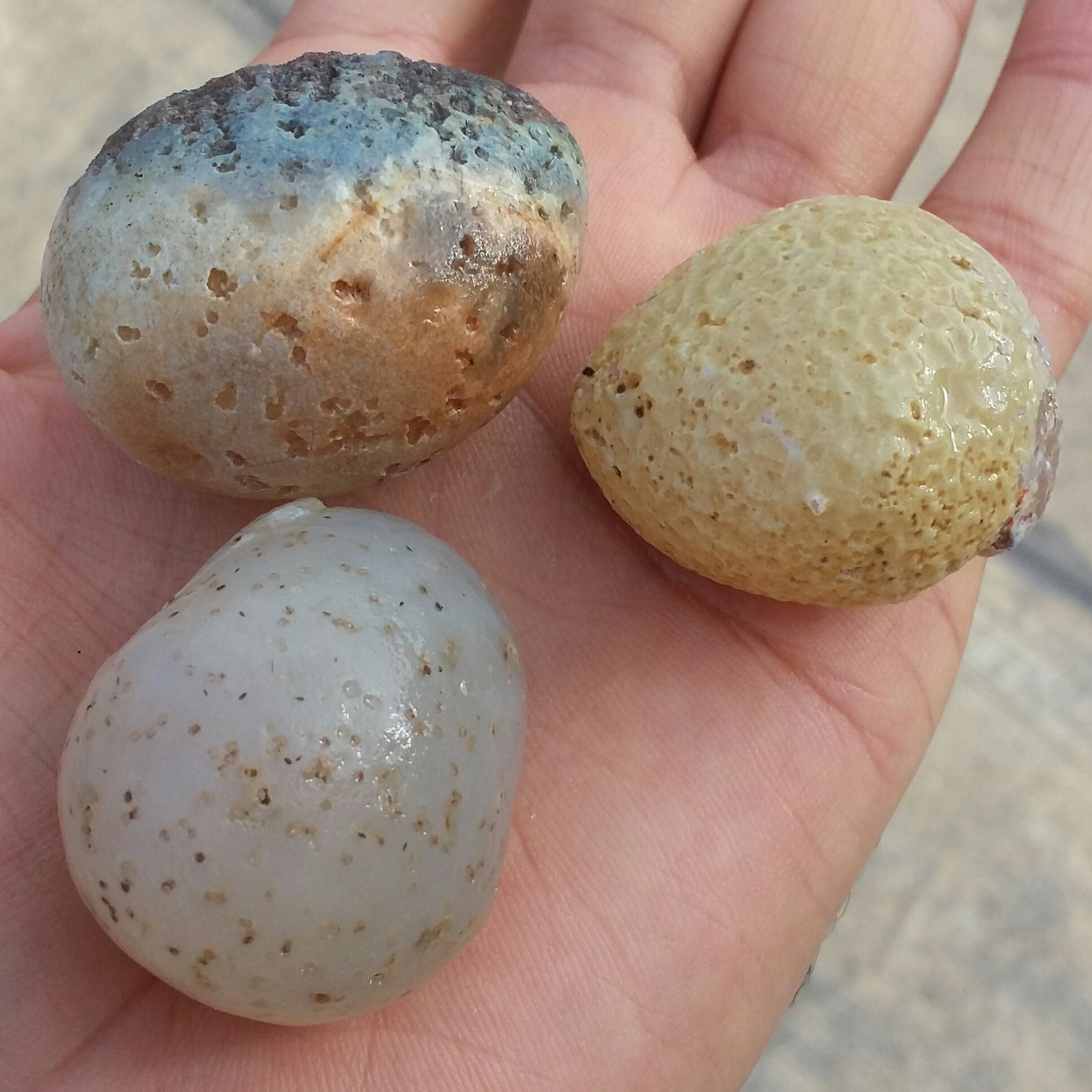 مجموعه 3 عددی سنگ راف خام عقیق توپی برش نخورده خاص صد در 100 طبیعی سرشار از خواص شاااهکار خلقت
با قابلیت ساخت چند نگین 