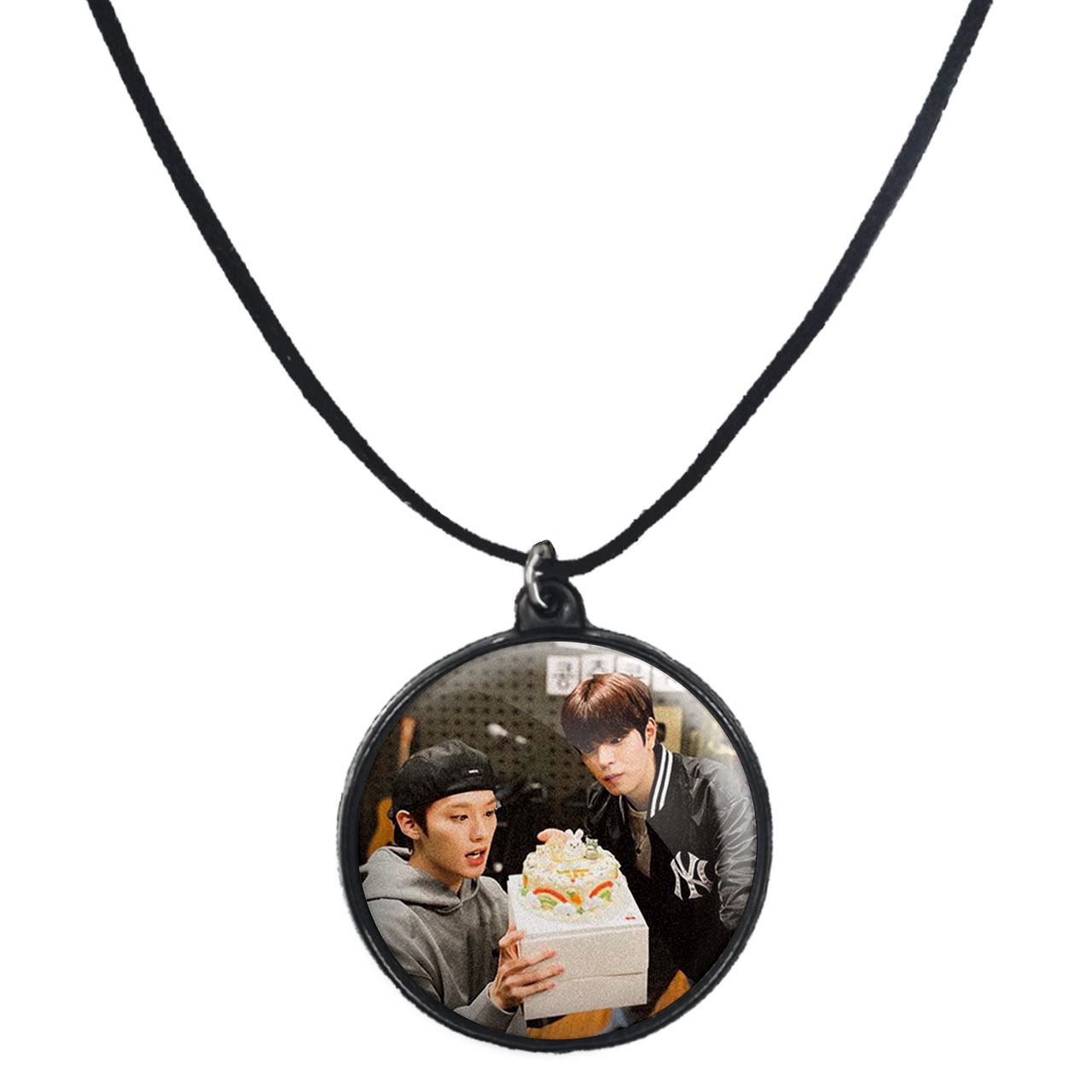 گردنبند پرمانه طرح straykids کد pmb.12196مدل دو طرفه