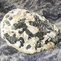 سنگ راف مدل تورمالین سیاه کدT67537