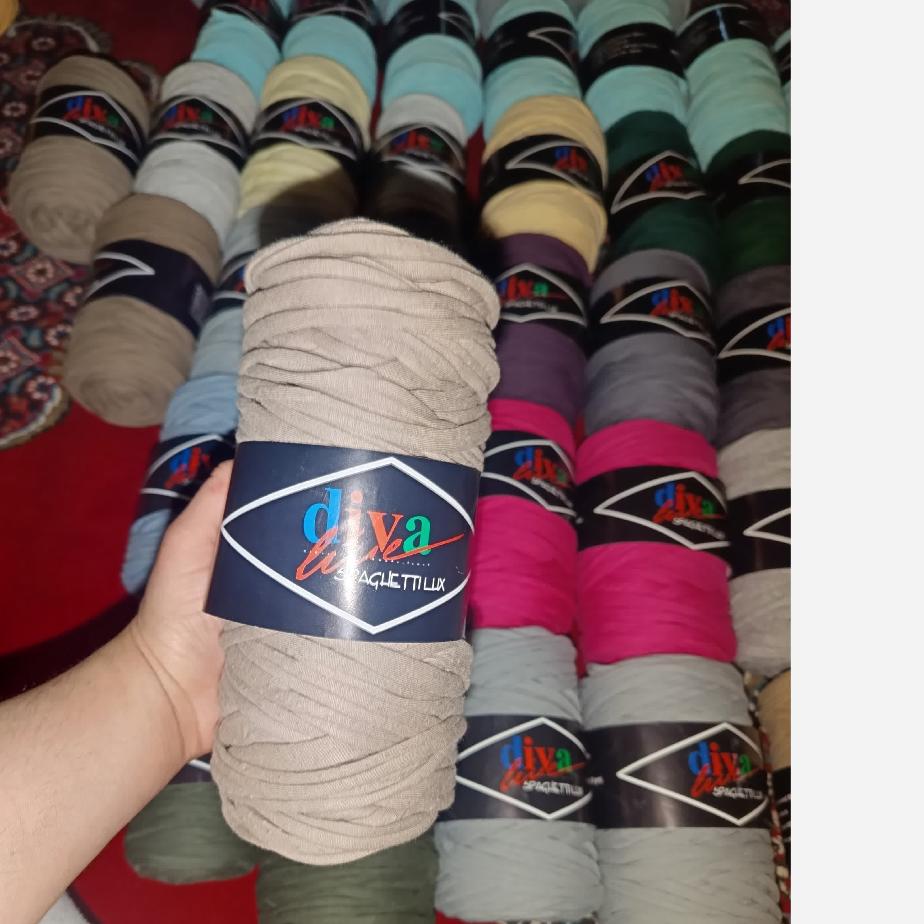 تریکو دیوا رنگ خاکی کلاف 380 گرمی با ضخامت یکسان