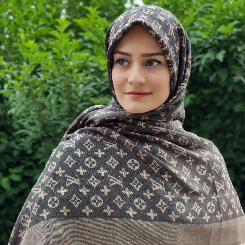 روسری کشمیر وارداتی دورو 
نگیندار ثابت
سایز 140
کیفیت عاای