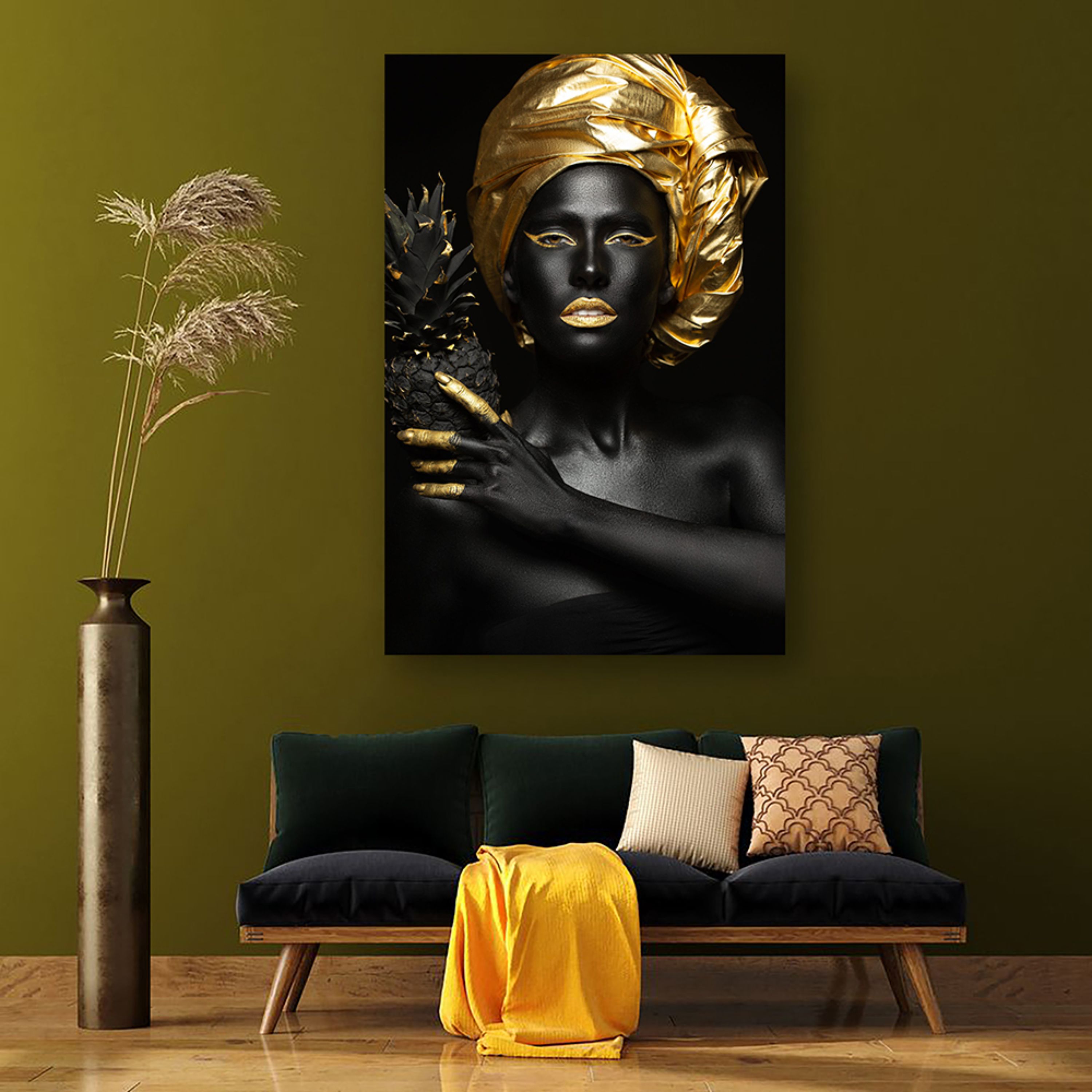 تابلو بوم طرح زن مشکی طلایی