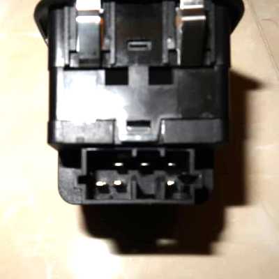 کلید شیشه بالابر ام وی اچ کد 56485 مناسب برای پژو 206 تیپ 2 