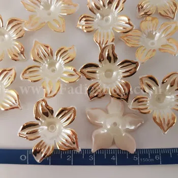 گل کریستال کرم لبه طلایی مدل 3