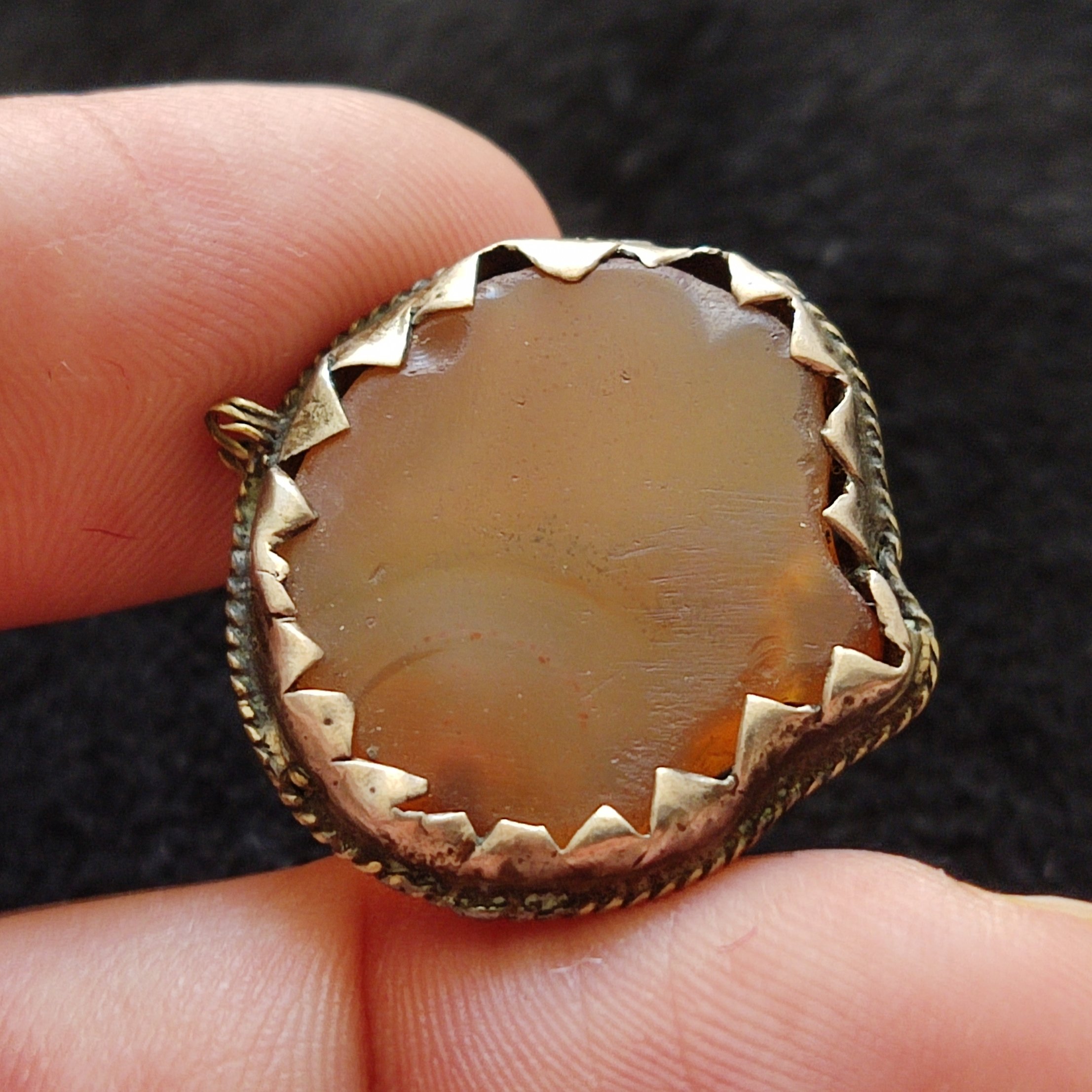 مهره کهنه کیفی یمنی با قاب فابریک کهنه