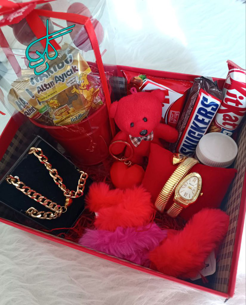 خرید پک هدیه دخترانه ویژه ولنتاین شامل ساعت ماری دستبند مگنتی دوتایی خرس کش مو جاکلیدی شکلات و نوتلا کد 1815676 - ردگل