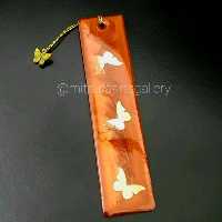 بوکمارک رزینی نشانگر کتاب رزینی طرح عقیق با پروانه های طلایی