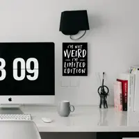 تابلو شاسی لولو مدل من عجیب نیستم نسخه محدودم کد 19