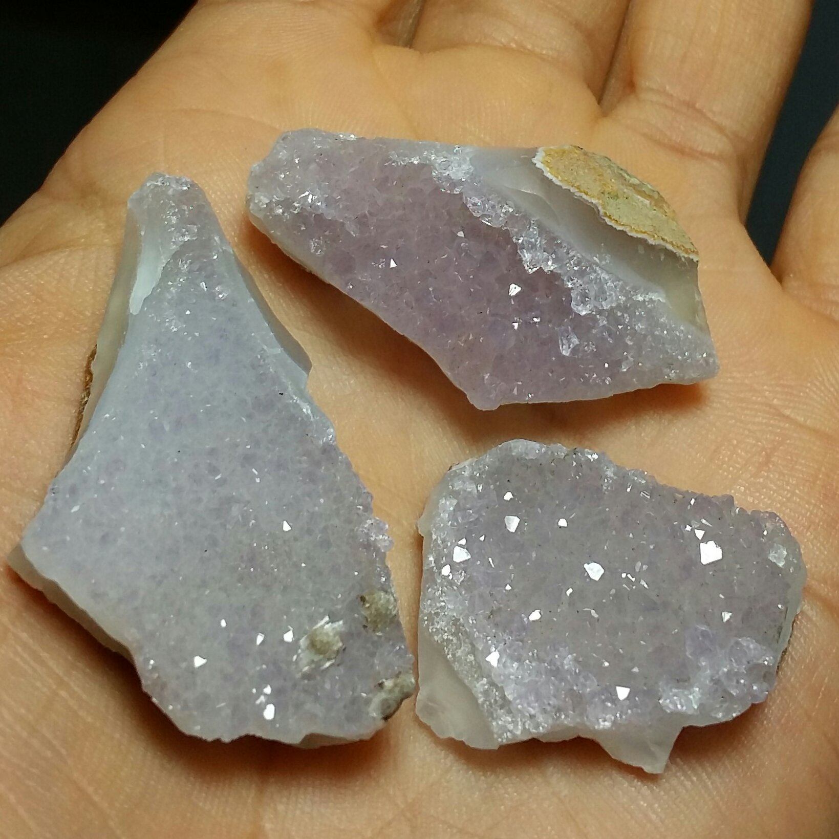 پک 3 عددی اقتصادی سنگ راف حبه آمتیس بلور شکری پر رنگ خاص بسیار زیبا دیدنی کاملا طبیعی شاهکار خلقت کد 9222
