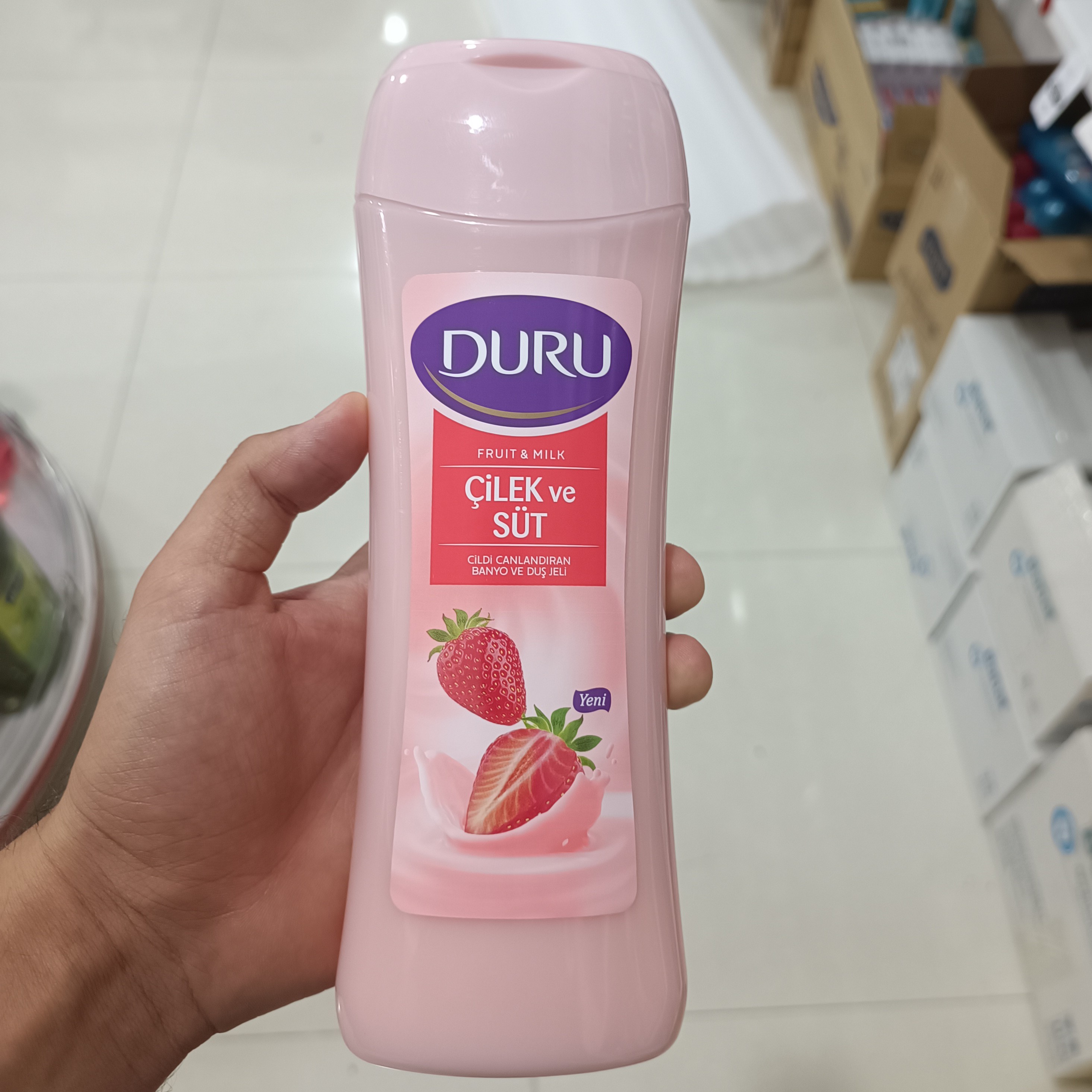 شامپو بدن دورو حاوی عصاره توت فرنگی و شیر 450 میل