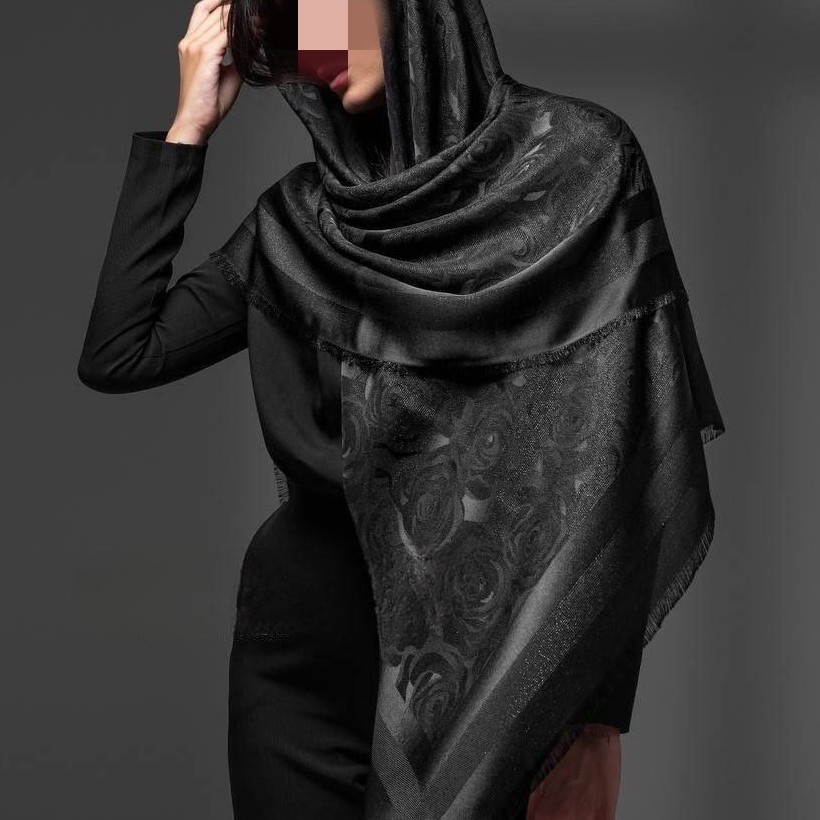 روسری نخ ژاکارد لمه دار دورو 
قواره 140
دور ریش
چروک نمیشه
دیر پرز نمیشه
