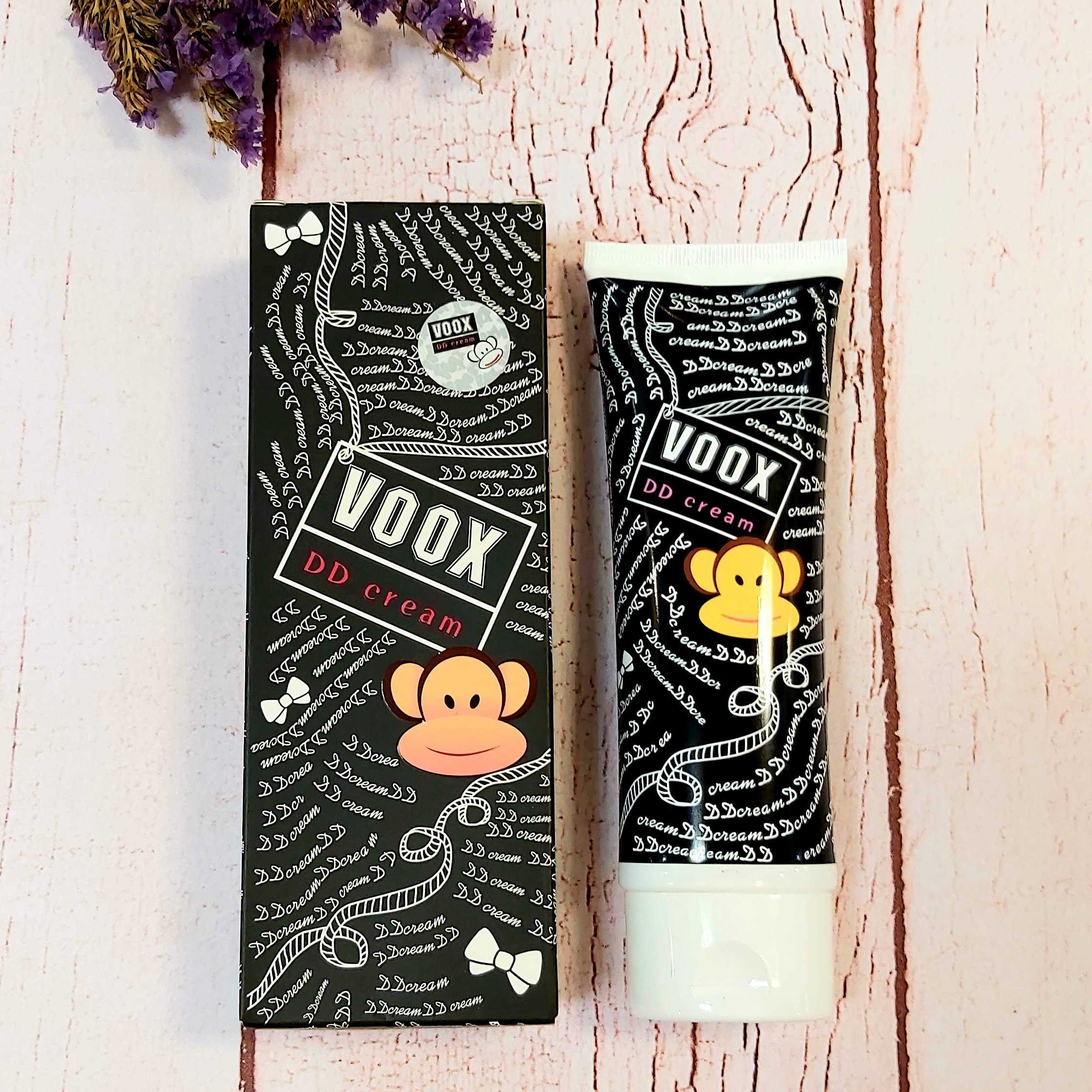 کرم روشن کننده  ووکس با تضمیت دارای spf کاملا طبیعی به لباس رنگ پس نمیده حاوی عصاره گل