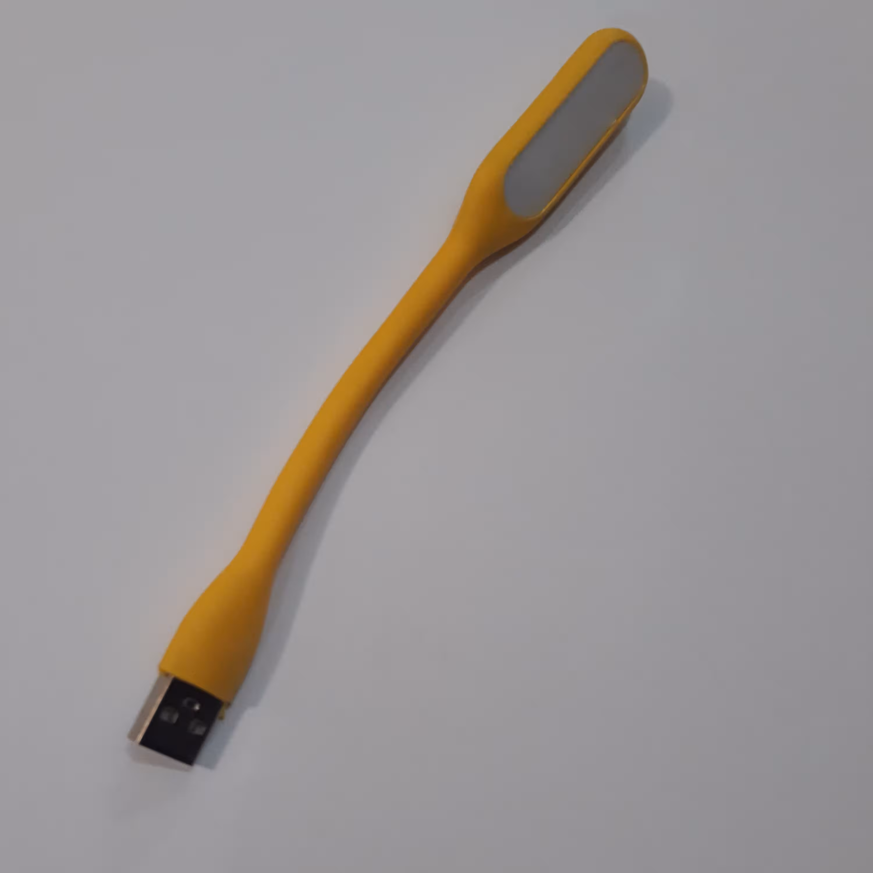 چراغ خواب و مطالعه مدل USB - رنگ بدنه زرد
