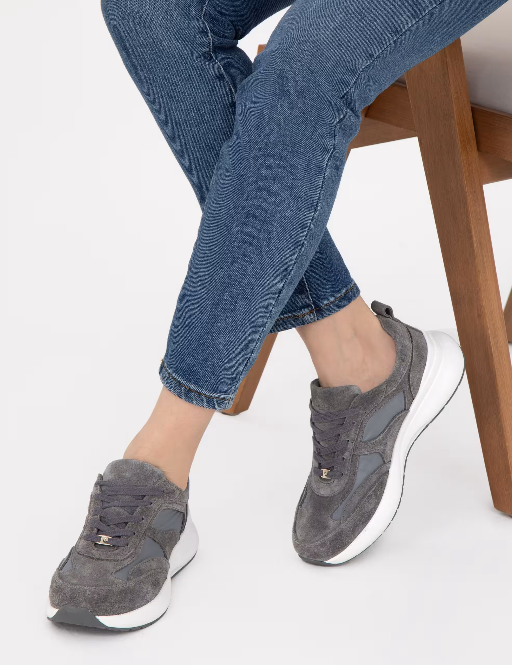 کفش کتانی و اسپرت زنانه خاکستری پیرکاردین - فروشگاه لباس شهرمون