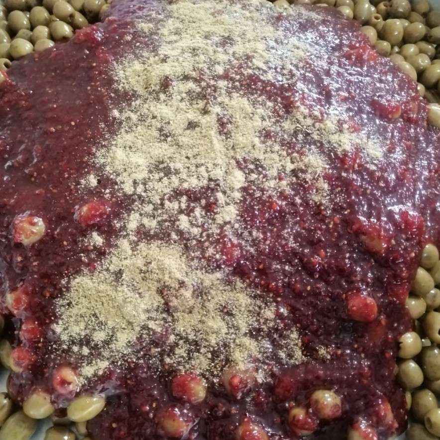 زیتون پرورده تمشکی اصیل طارم 1 کیلوگرم وزن خالص مامین