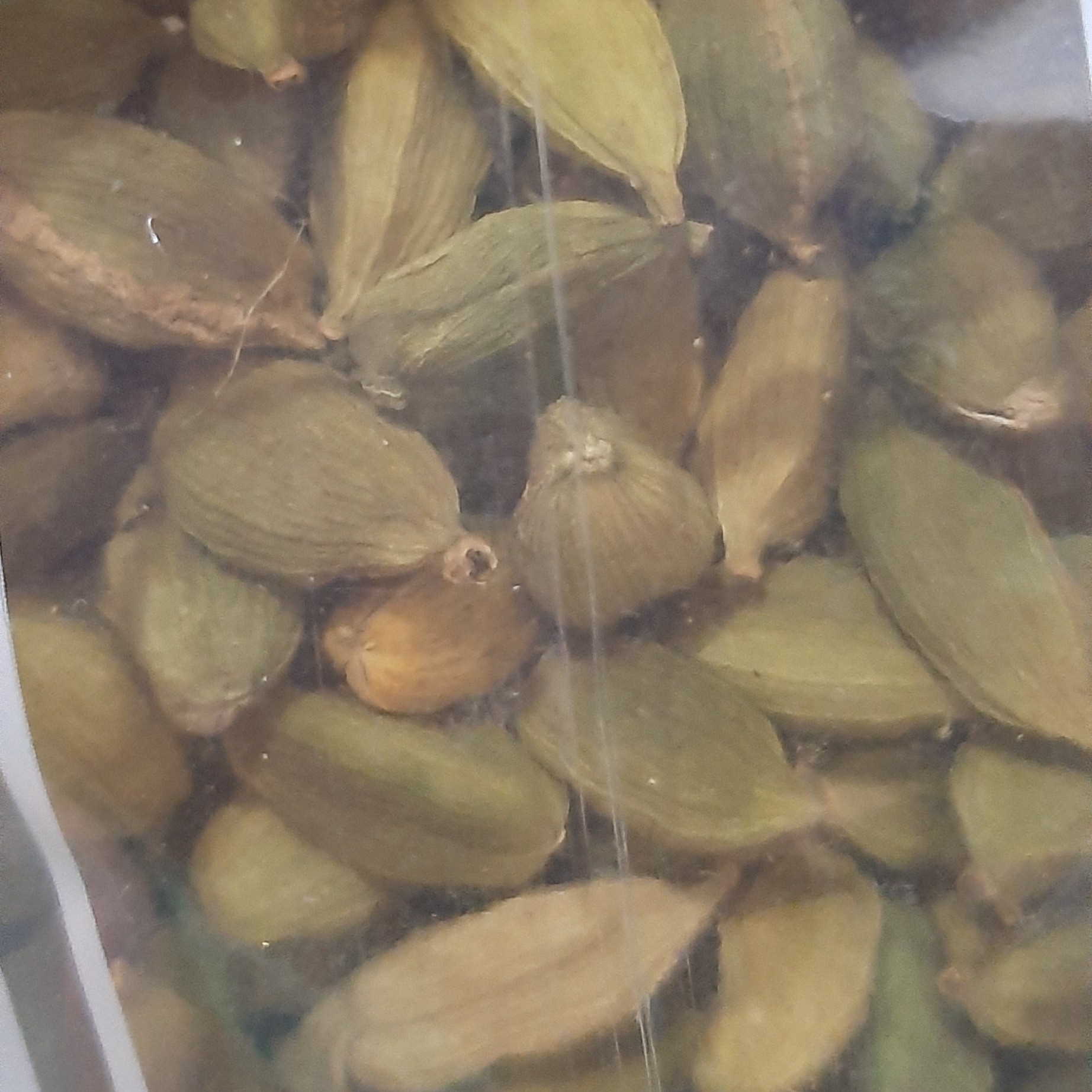 هل اکبر بنفش درشت و سبز با عطر و طعم عای در بسته بندی 8 گرمی