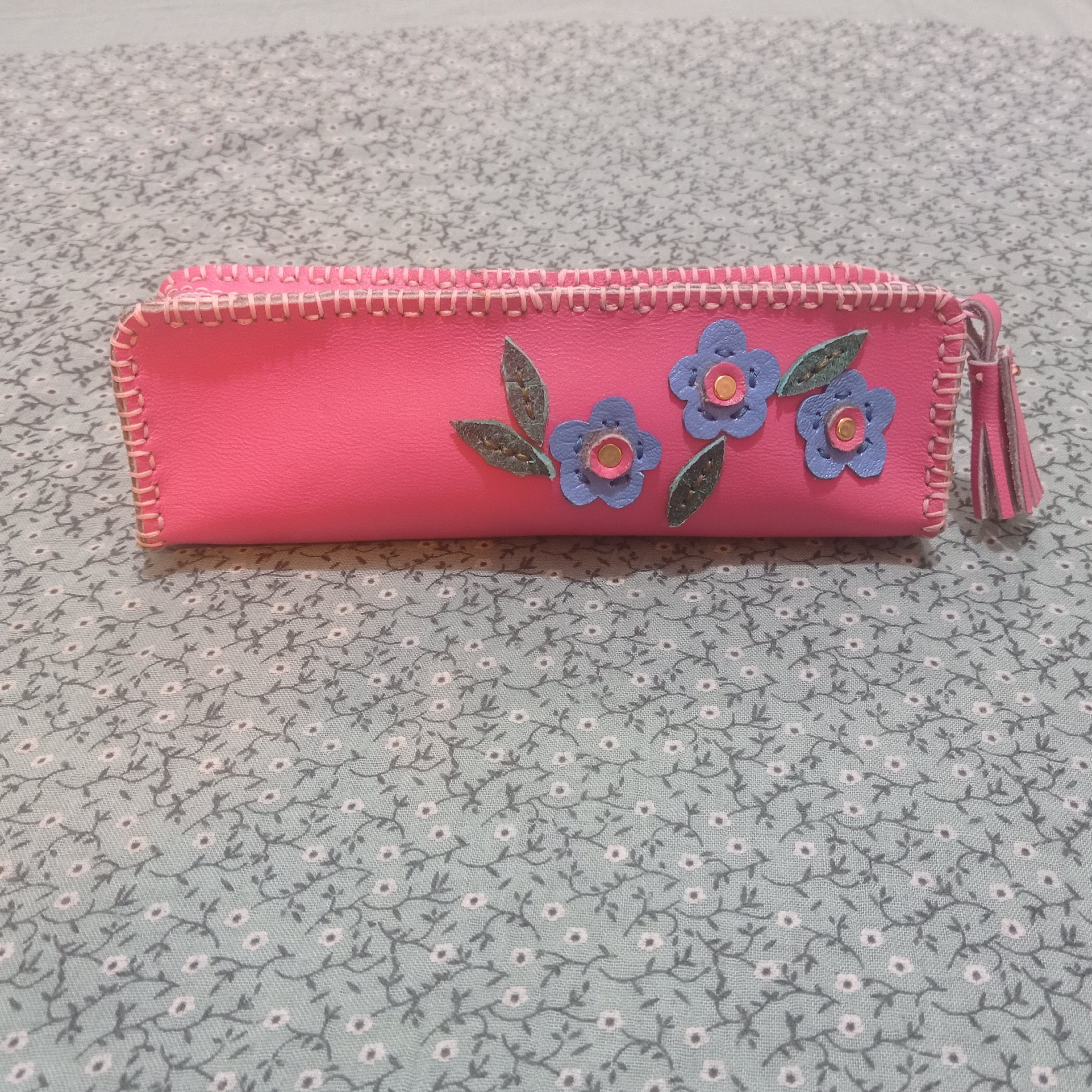 کیف جامدادی چرم دست دوز طرح گل (چرم طبیعی)