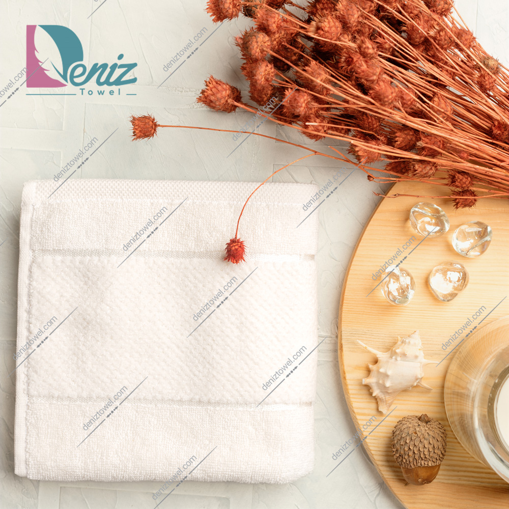 حوله دستی طرح ماکرو رنگ سفید