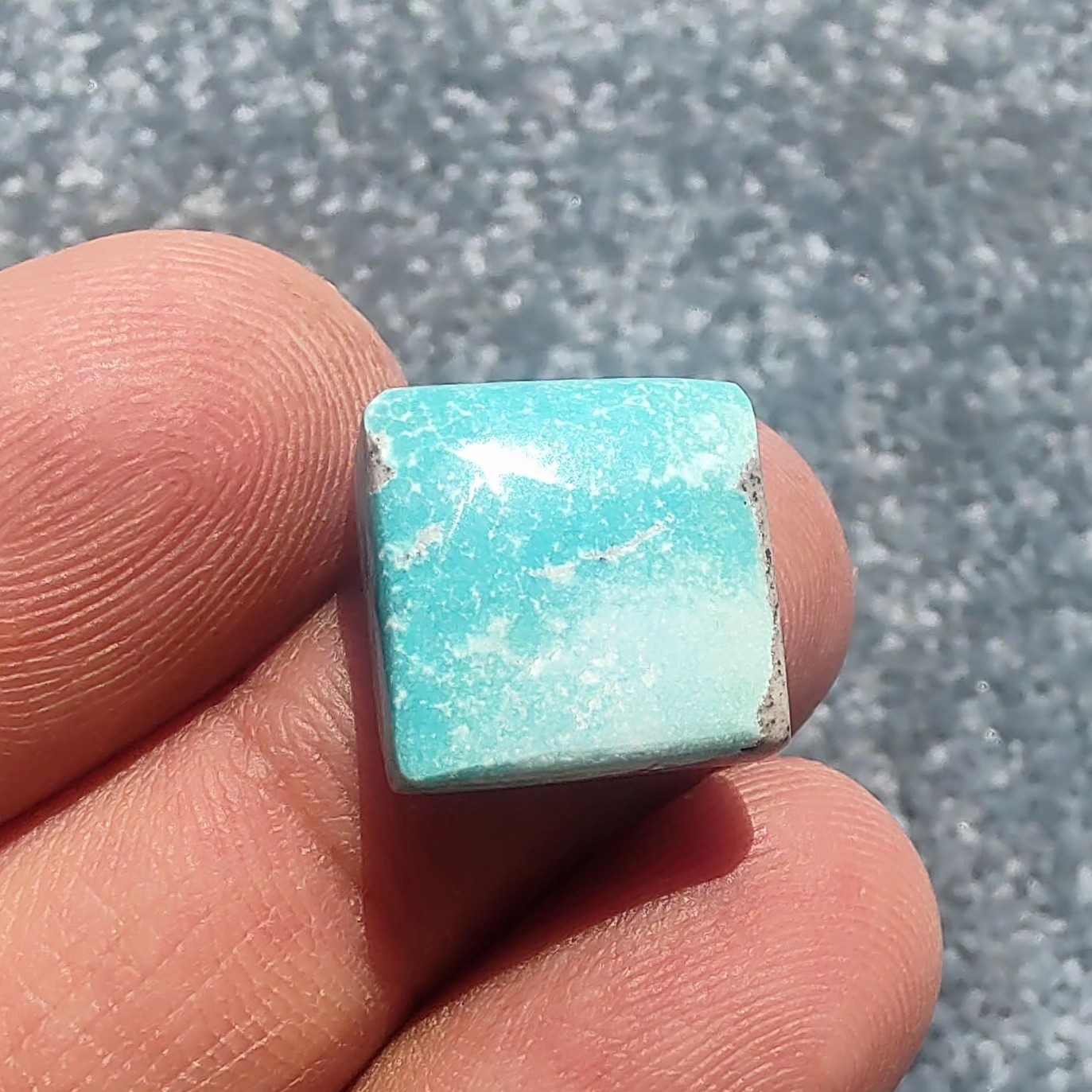 نگین فیروزه عجمی کرمان، آبی آسمانی 