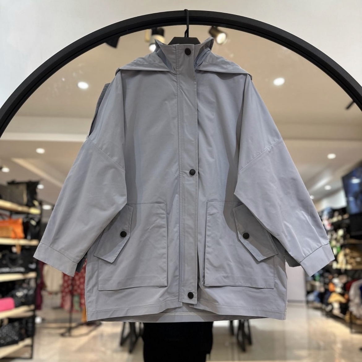 بارونی باد کنکی کلاهدار دو جیب بارونی زنانه کاپشن زنانه شیک