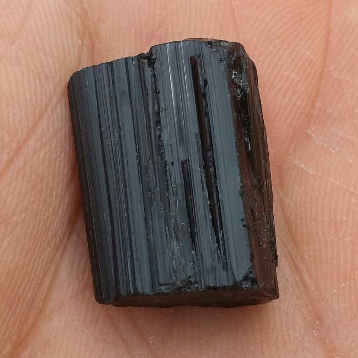 سنگ راف تورمالین شرول وارداتی ارزشمند شاهکار خلقت 100درصد طبیعی
مناسب جهت کلکسیون و ساخت نگین
کد 9501