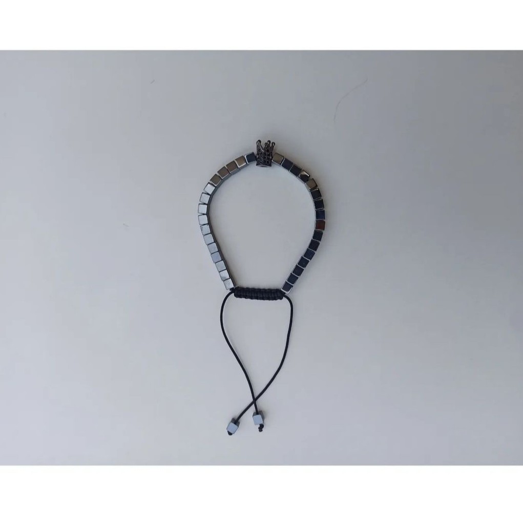 دستبند حدید مربعی با تاج سوارسکی 