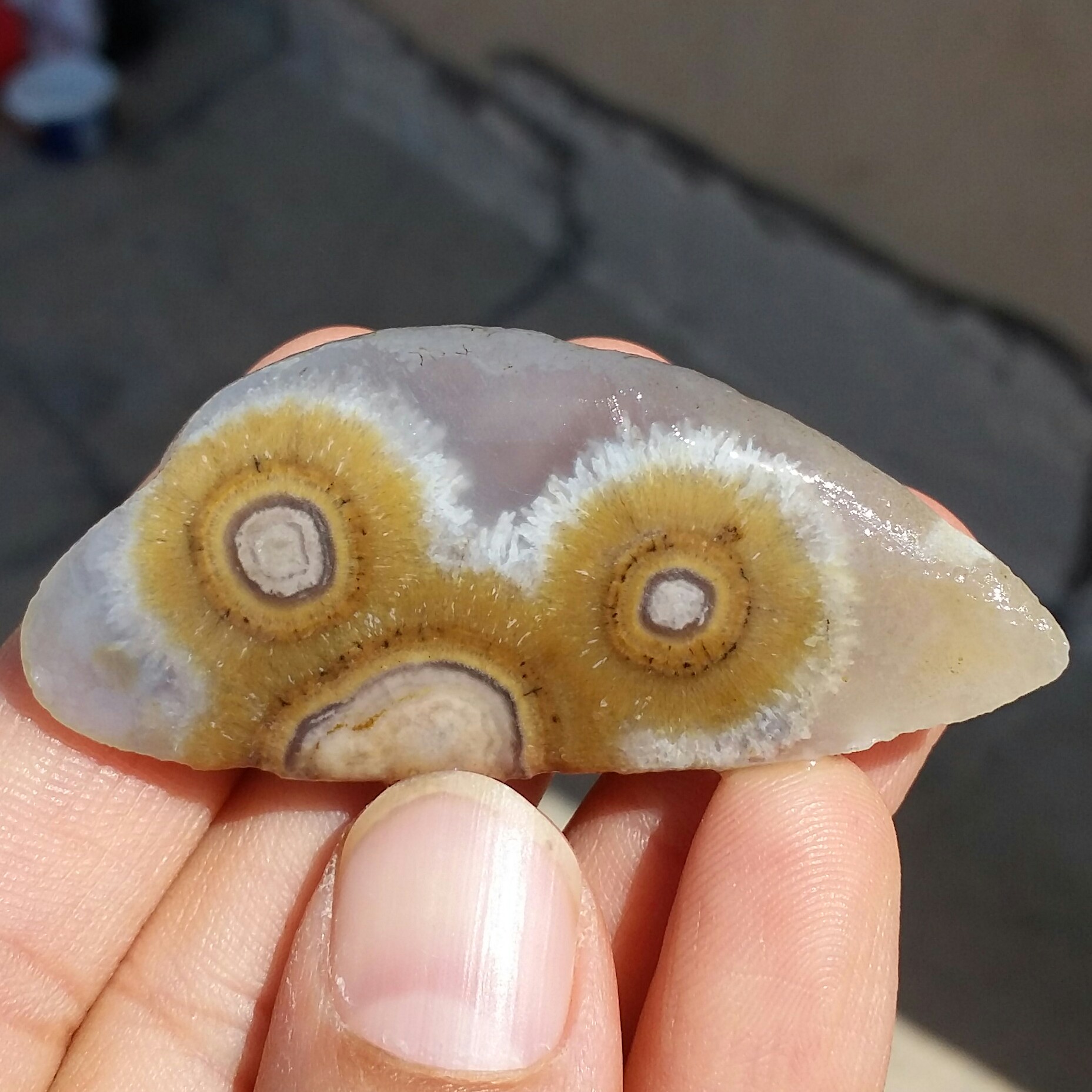 سنگ راف خام عقیق باباقوری چشم دار  مژه ای مصور درشت برش نخورده 100 در 100 طبیعی شاهکار خلقت
تصویر از چند طرف
کد10915