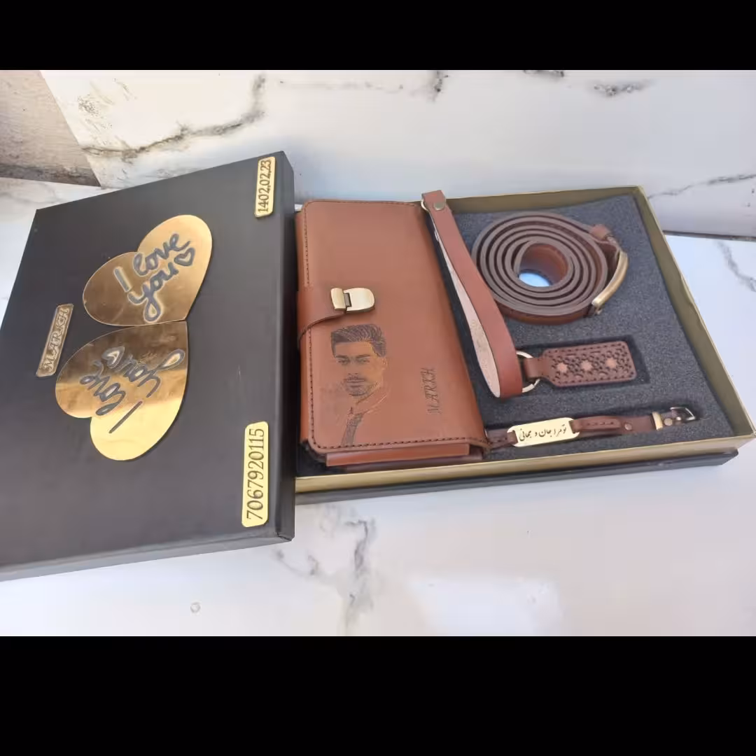 ست کیف و کمربند چرم طبیعی دست دوز با حکاکی چهره شما