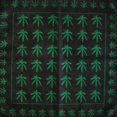 دستمال سرو گردن طرح برگ سبز