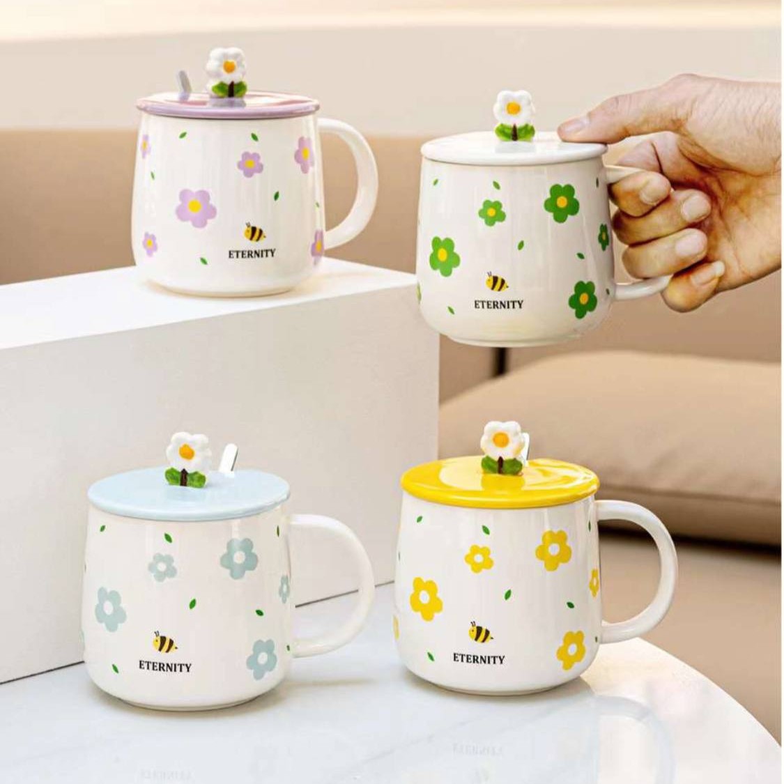 ماگ گل دار  برجسته ، دارای درب و قاشق ، دارای چهار رنگ ، با کیفیت رنگ لعابی عالی ، فروشگاه یکتا