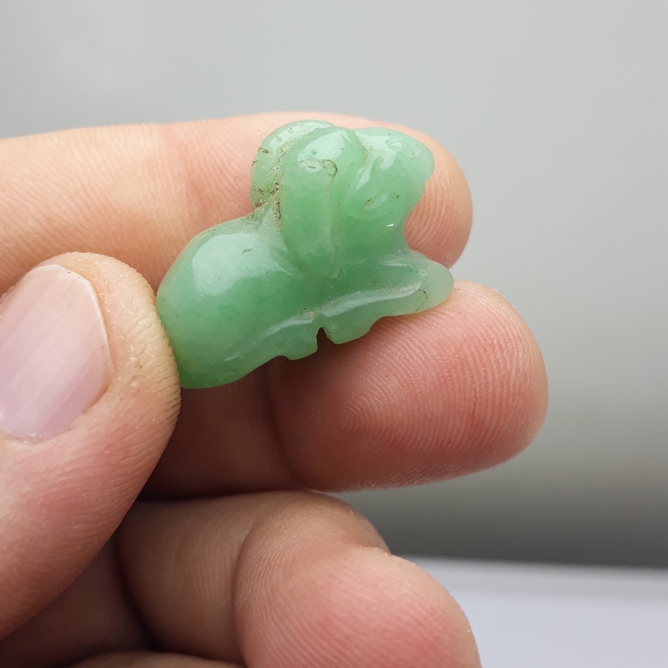 مجسمه سنگی زمرد قوچ معدنی و خاص