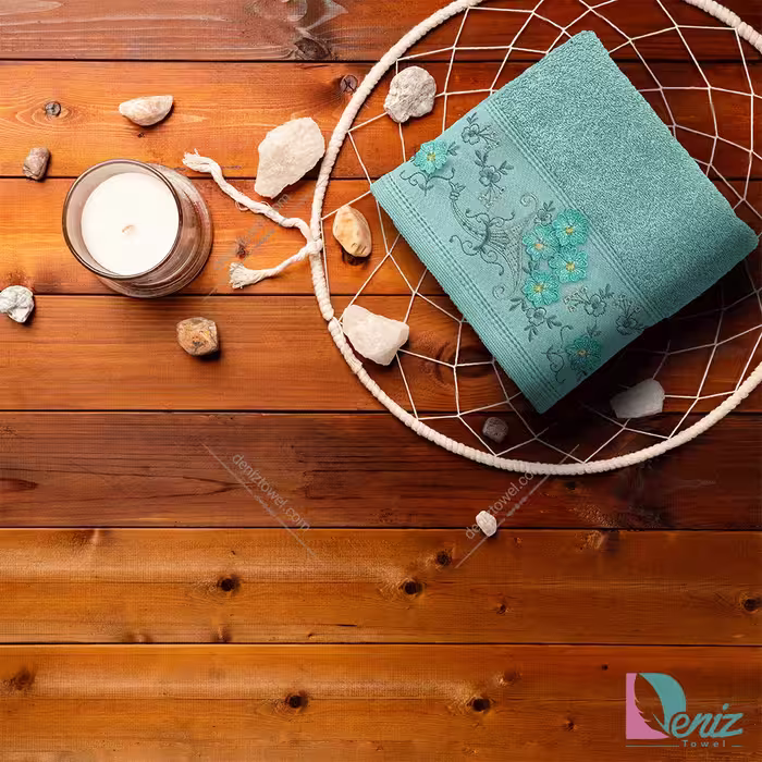 حوله دستی گلدوزی طرح گل برجسته رنگ فیروزه ای