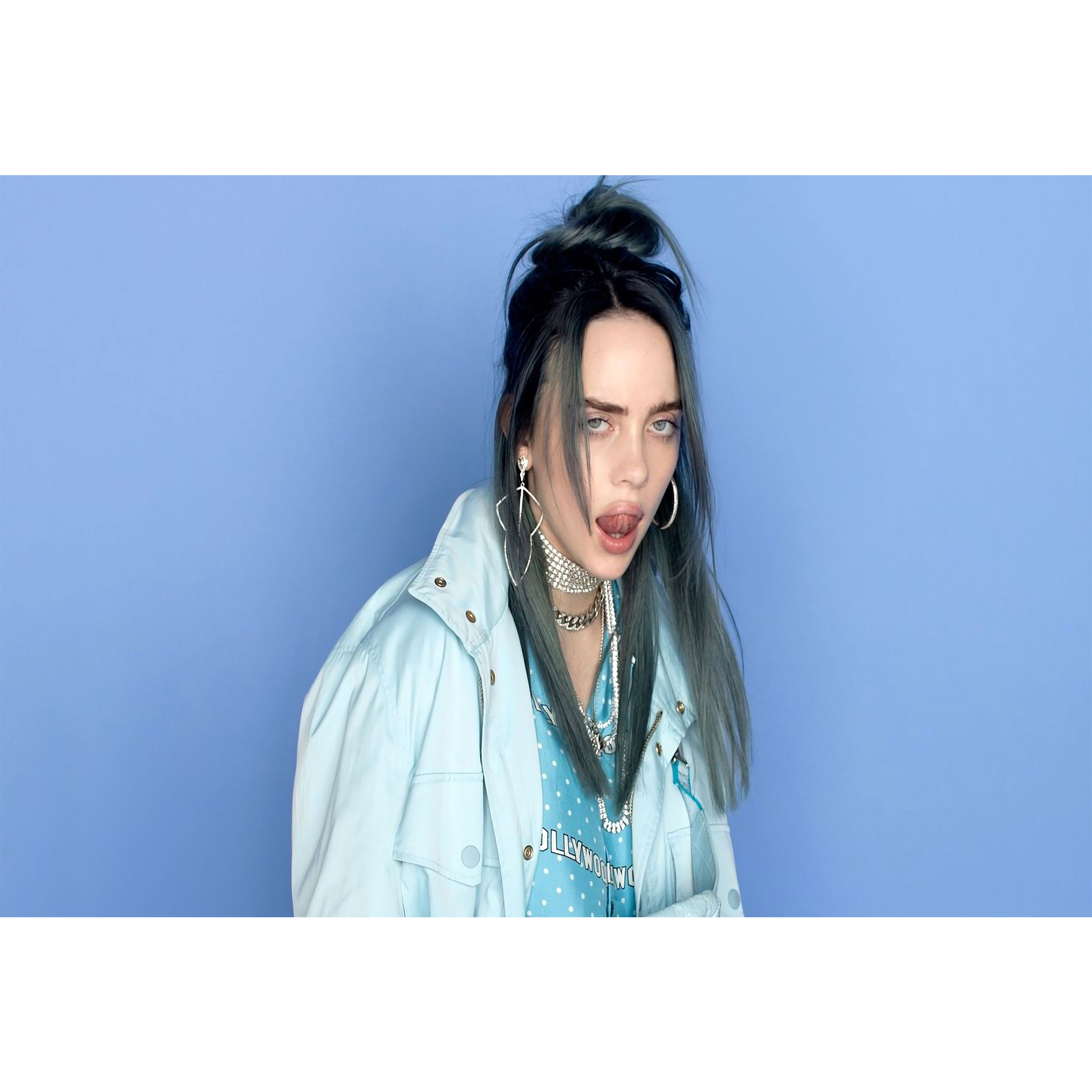 تابلو شاسی مدل خواننده بیلی آیلیش T5558