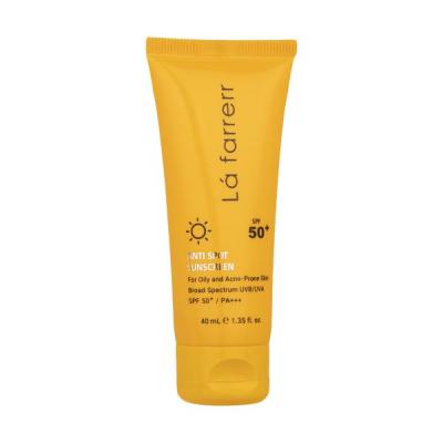 کرم ضد آفتاب و ضدلک بیرنگ لافارر مدل SPF50، مناسب پوستهای چرب، حجم 40 میلیلیتر