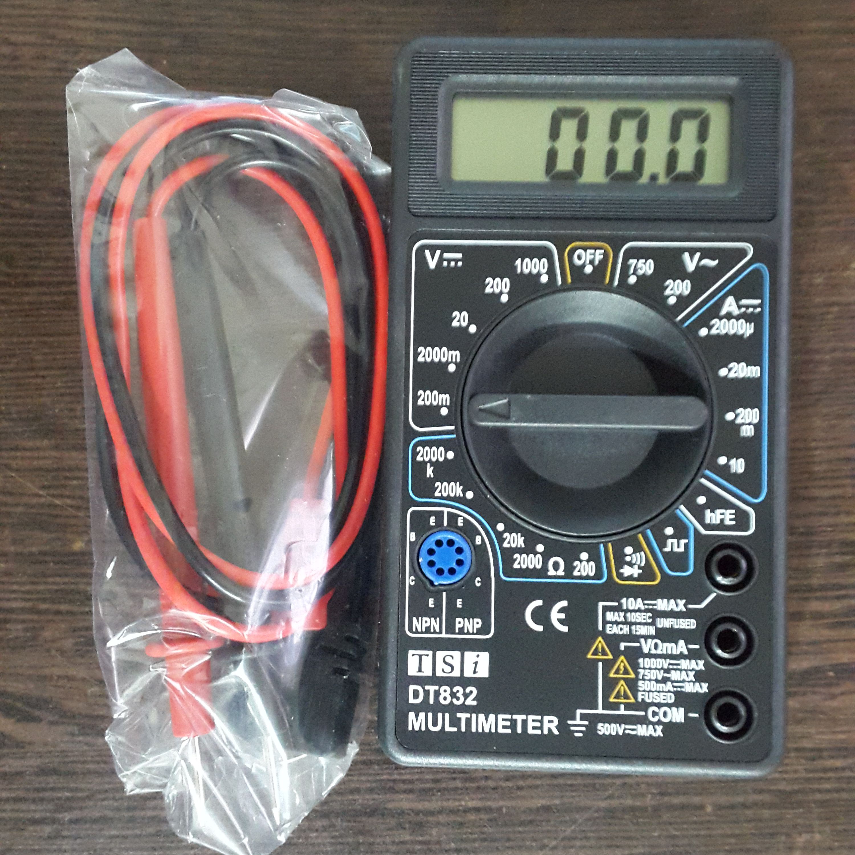 مولتی متر مدل dt832 tsi